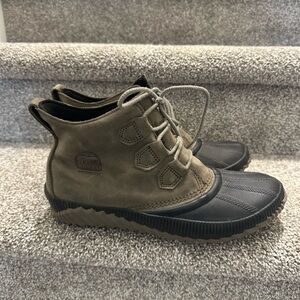 Sorel “Out & About” Boots Women’s size 10
